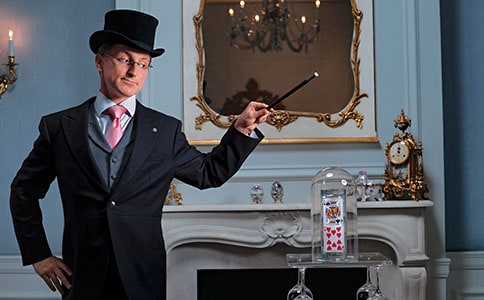 有關(guān)神奇的魔術(shù)師的閱讀與參考答案