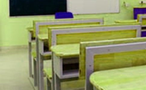 �W(xu��)���ж�ĸУ���ĵ��w��(hu��)�����x5ƪ��