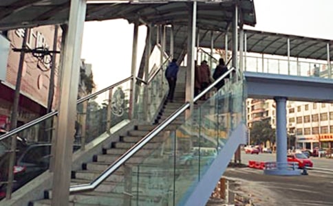 ���һ������700��