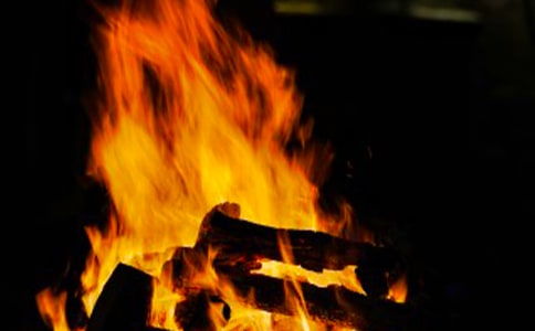 公司慶五一迎五四篝火晚會(huì)主持人臺(tái)詞