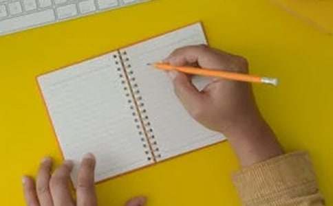 《丑小鴨》自傳作文(精選12篇)